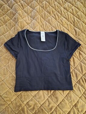 Athleta Aurora Seamless Black Ribbed Scoop-Neck Crop Top Medium